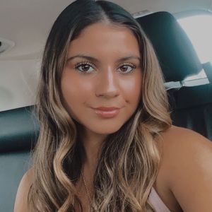 Meet your Posher, Caitlin